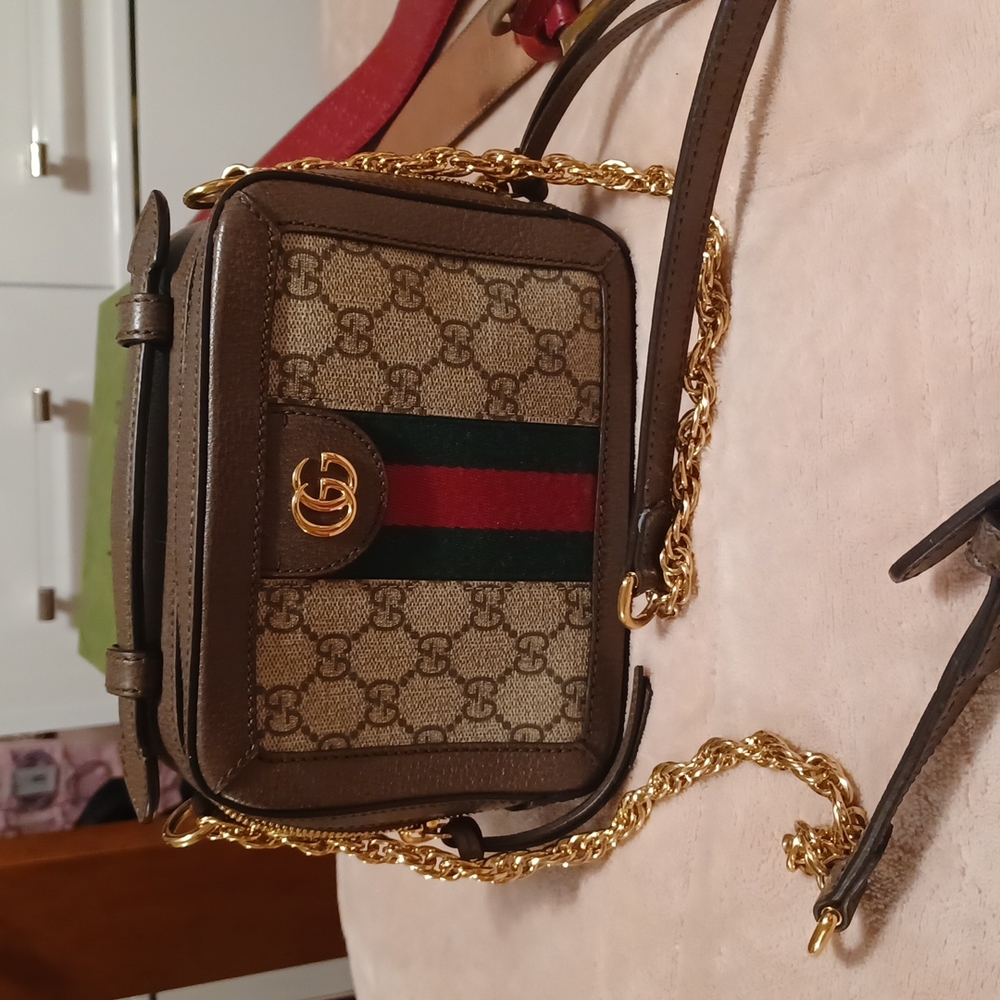 Adorable  gucci crossbody ❤  in excellent condition